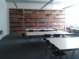 Bibliothekstapete an der FHNW in Olten (©Eva-Christina Edinger)